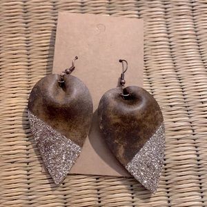 Leather and glitter earrings